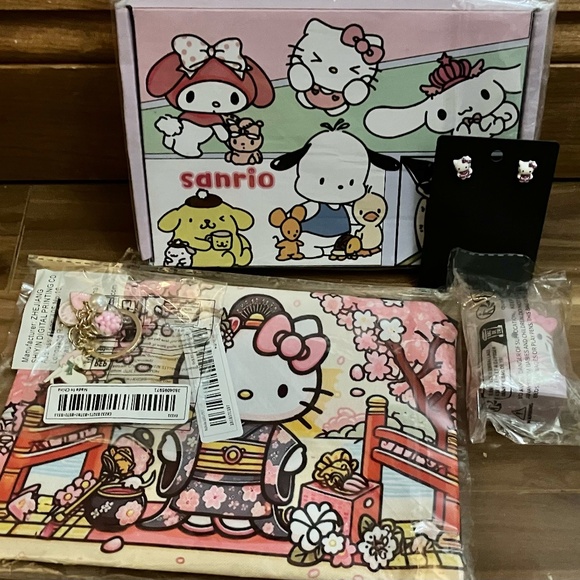 Sanrio's -  7-9 Pcs (Blind Box) - Hello kitty, Kuromi & More Items - Picture 1 of 8